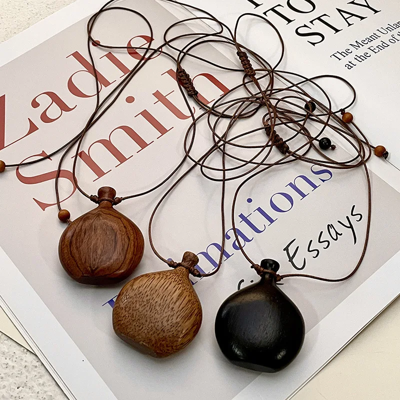 Vintage atmosphere with finishing touch, wine immortal wine pot pendant, sweater chain, wooden long necklace pendant
