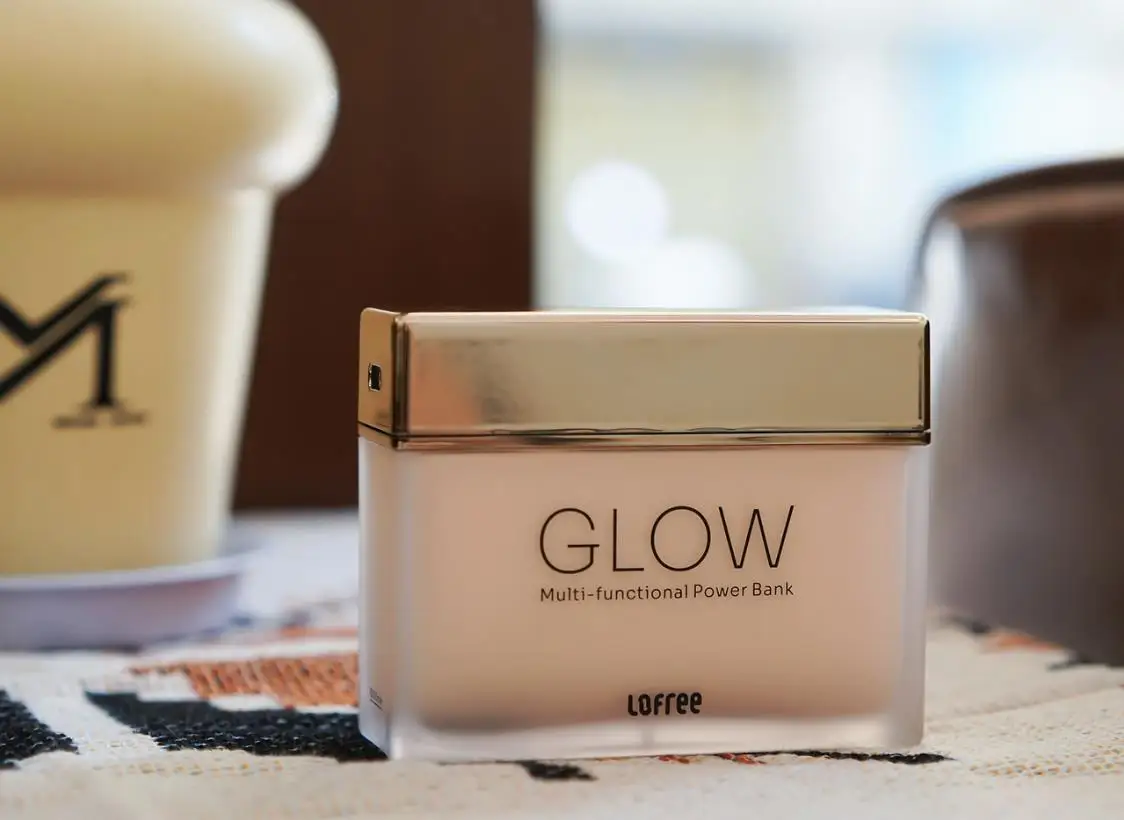 Liquid Foundation Style Glow Spotlight Multifunctional Mobile Power Bank HE112 10000mah  22.5W Fast Charge Power Supplyer