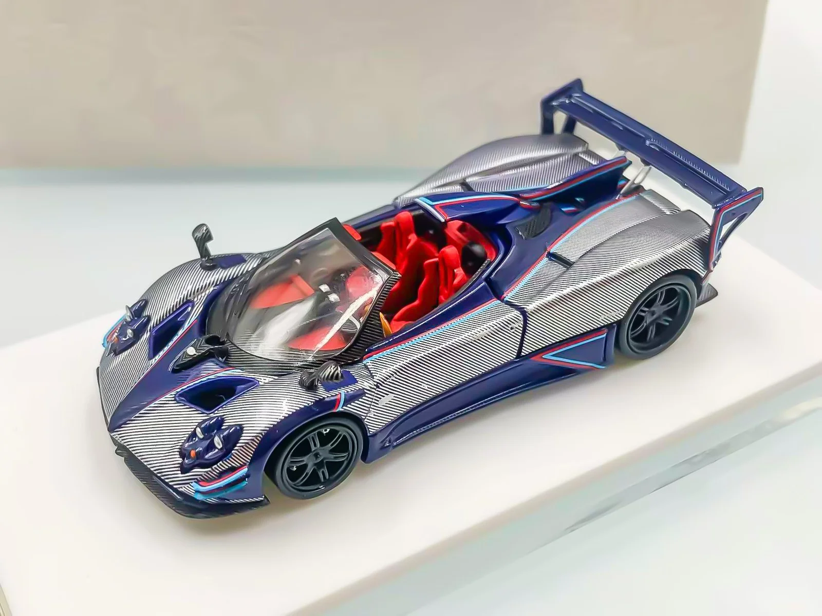 TNT 1:64 Zonda Arrivederci Blaue Kohlefaser-Druckgussautomodellkollektion