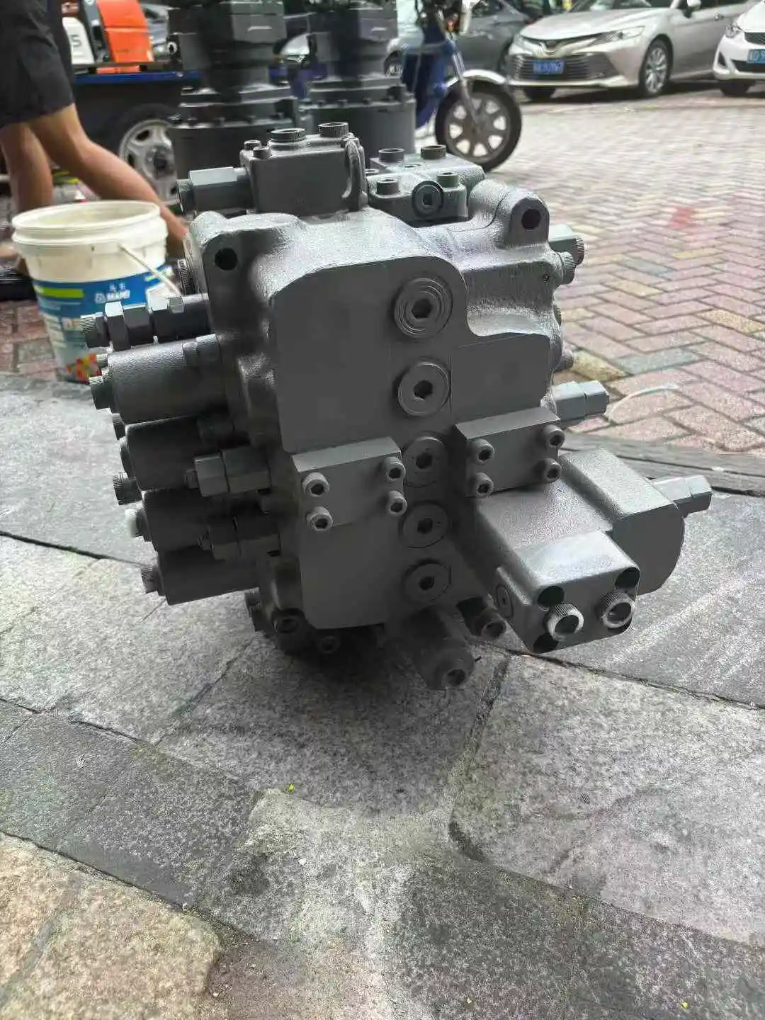 EC210 Distributor Valve Hydraulic Control Valve For Volvo EC210 Excavators And Construction Machinery Parts.
