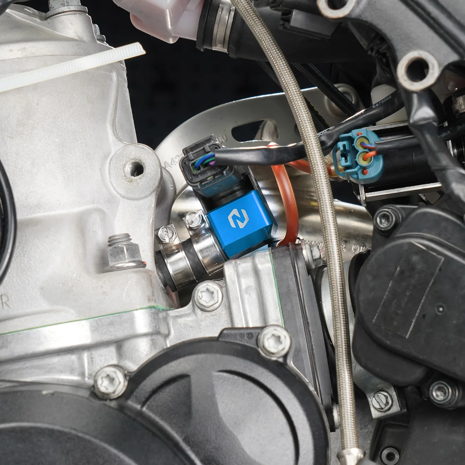 (EU LAGER) 2024 2025 2026 Für KTM EXC 300 EXC 250 TBI Kurbelgehäuse-Drucksensorhalterung Für Husqvarna TE 300 TE 250 GasGas EC 30 – Detail 11