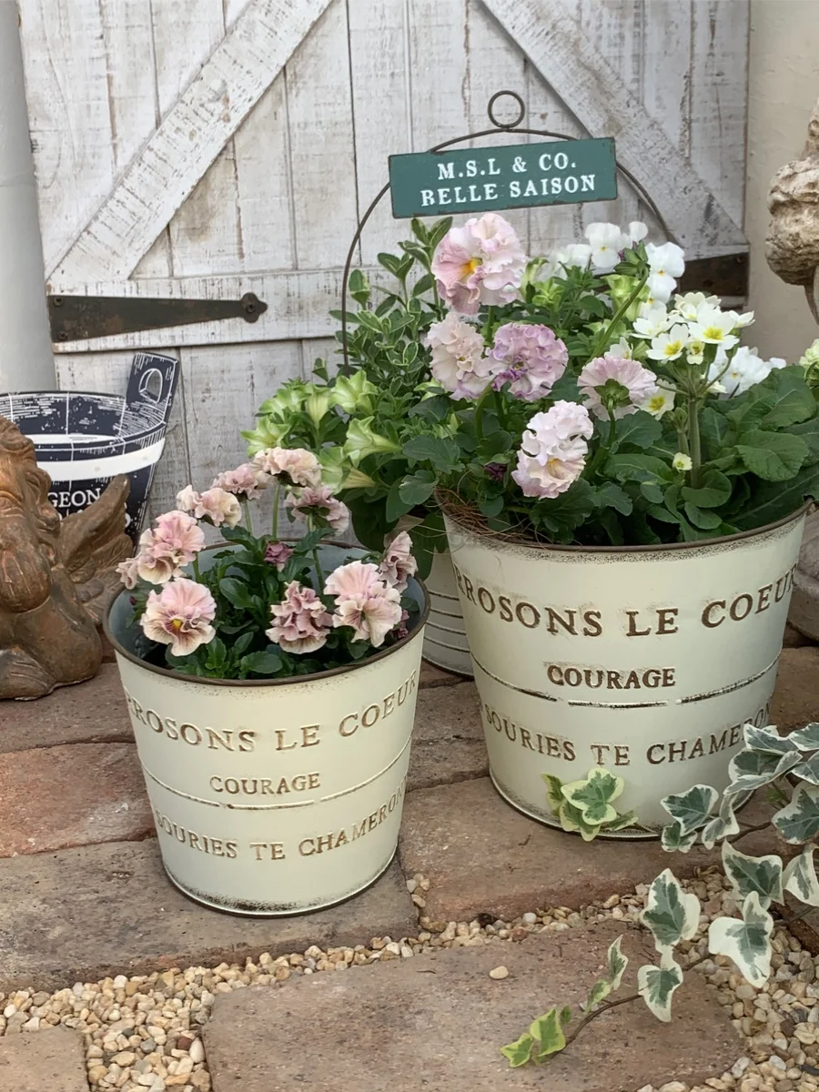 

Rustic Iron Art Vintage Flower Pot Letter Decorative Garden Bucket round Shape Balcony Decoration Versatile Outdoor Living