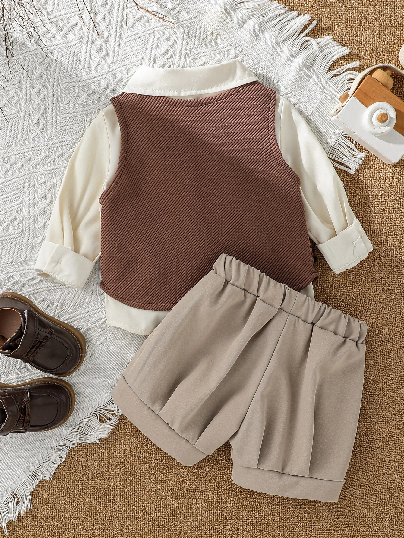 Jesienny garnitur dla niemowląt w stylu angielskim z kamizelką i trzyczęściowym zestawem z długim rękawem dla 1-letniego chłopca w stroju formalnym