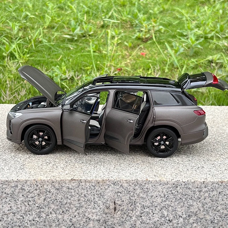 1/18 nuova lega Q6 2022 Light Edition SUV Diecast Model simulazione Car Collection ornamenti Boy Toys Gifts