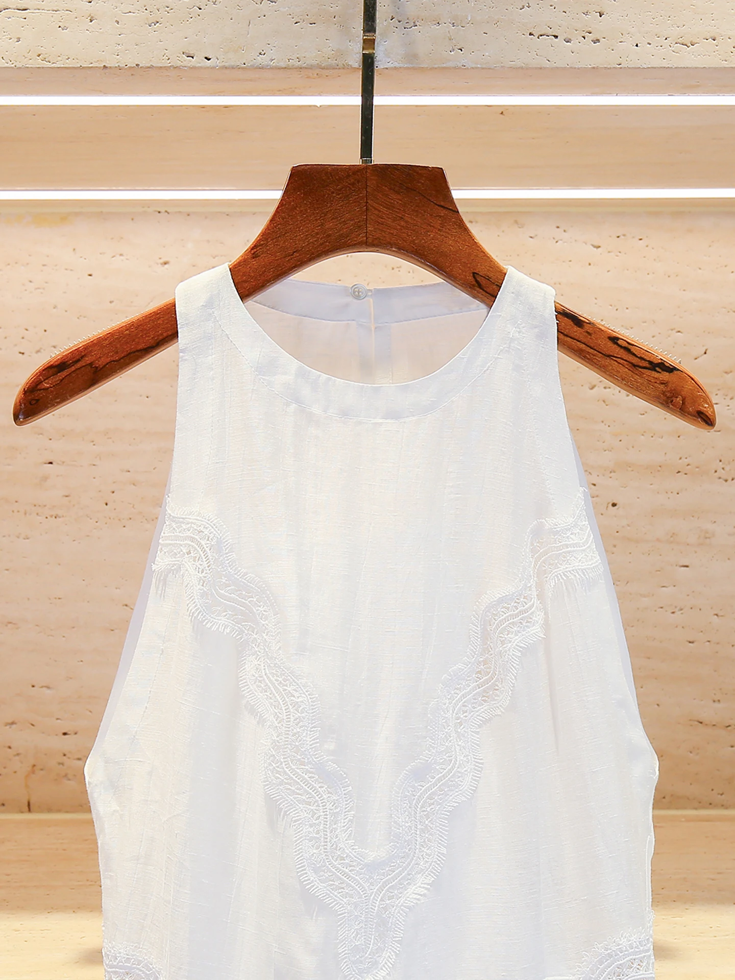 เสื้อกั๊กปักลายฉลุ Ele Long ทรงเอไลน์เอวสูง Dr ทรงเข้ารูป ผอมเพรียว สำหรับฤดูร้อน 2025 แฟชั่นผู้หญิง เหมาะสำหรับใส่ไปทำงาน