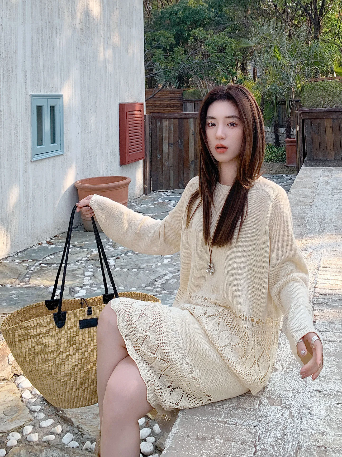 

TWINS Gentle Law Paper Silk Silk Hollow out round Neck Top And Short Skirt Two Piece Set Elegance Spring Fashion Wom...