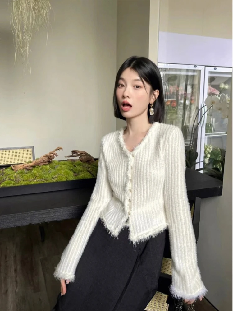 Knitted Cardigan Women's White V-neck Tassel Sweater Autumn and Winter Thickened Warm Slim Fit Undershirt Top Short Coat Fashion