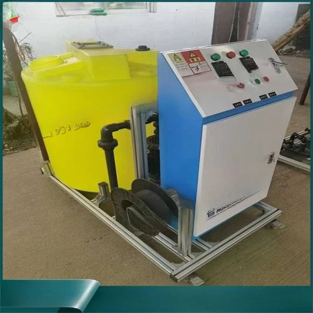 Fully automatic water and fertilizer integrated machine, agricultural crop maintenance operation equipment, desktop fertilizer
