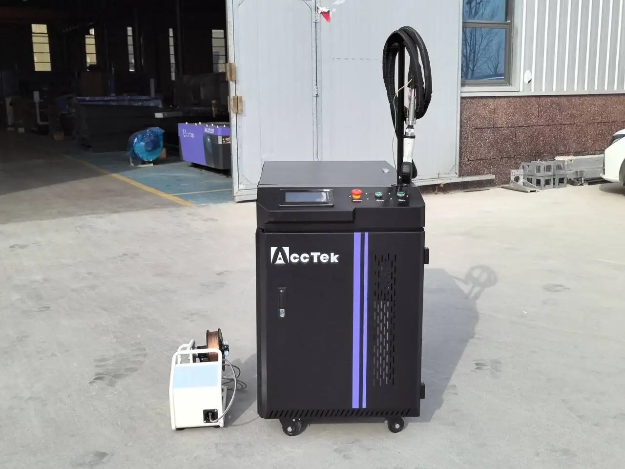 4 in 1 Laser cleaning Machine  1500w 2000w Laser Welding Machine rust removal continuous laser oil coating remove