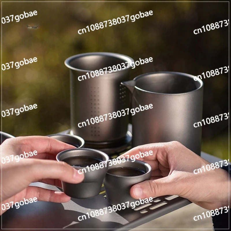 Pure titanium travel tea set, eagle beak tea brewer, double-layer teacup, teapot, anti-scalding, lightweight and portable.
