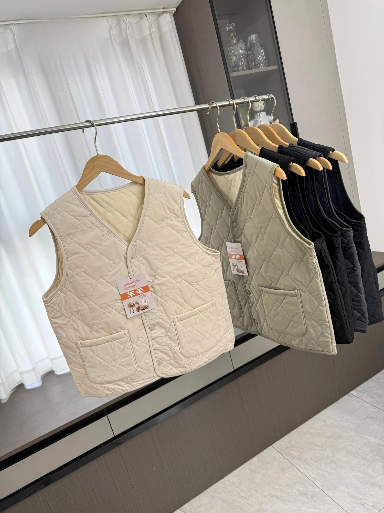 

00% Wool Filled Quilted Diamond Patterned Autumn Winter ex Versatile Warm Color Vest Stand Fit V Ne Single Bu...