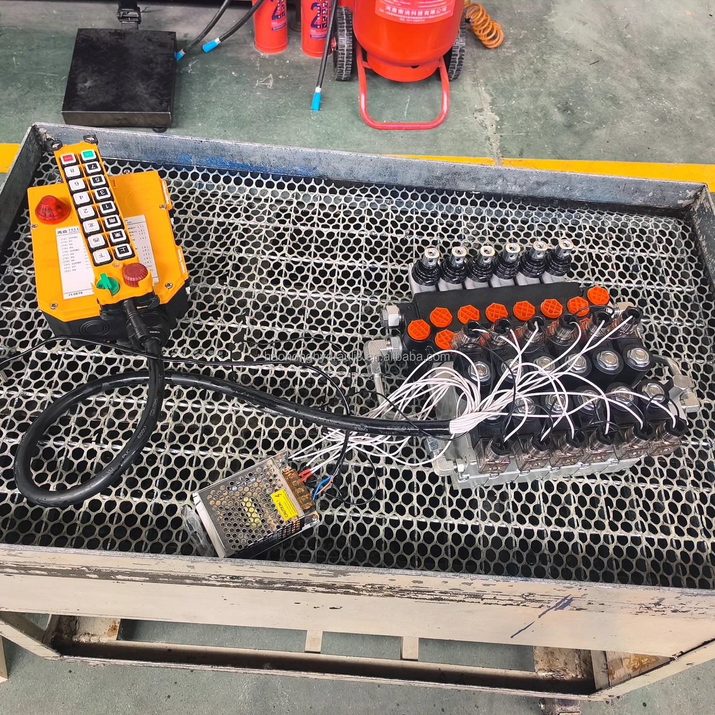 

12V/24V P40 40L/min Hydraulic Electro-Hydraulic Directional Control Valves With Remote Control Device