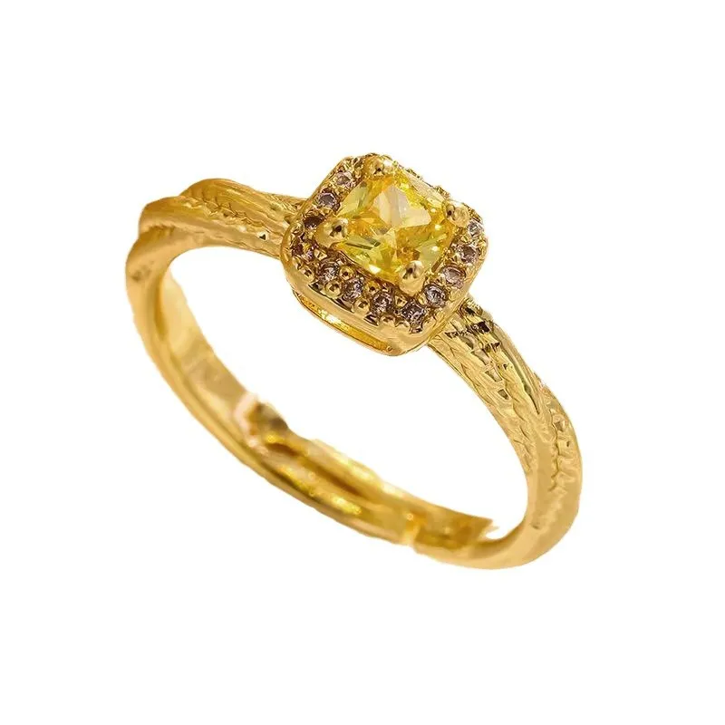 The ring, yellow diamond cube sugar, niche design, high-end feel, and light luxury set