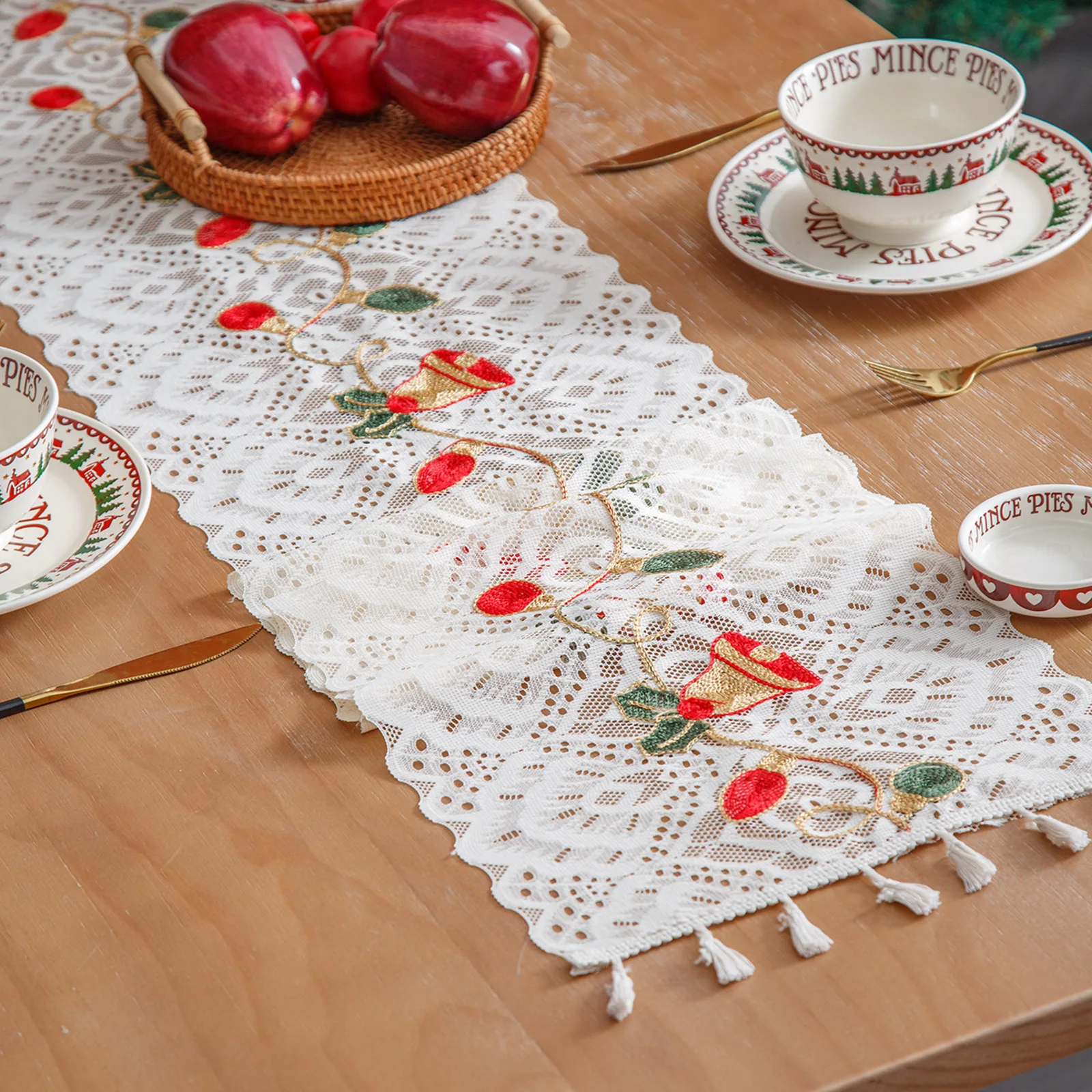 Christmas Home Holiday Hollowed-up Table Runner American Light Luxury Lace Fringe Cover Cloth Crochet Cover Dinner Table Path