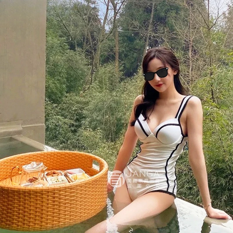 Leisure villa swimming pool water tray Bali Internet celebrity hot spring rattan weaving basket hotel homestay afternoon