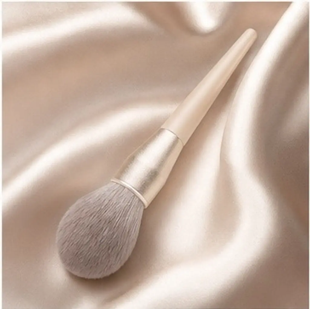 Large Foundation Powder Makeup Brush High-Density Brush for Women Blending Buffing Soft Premium Synthetic Hair