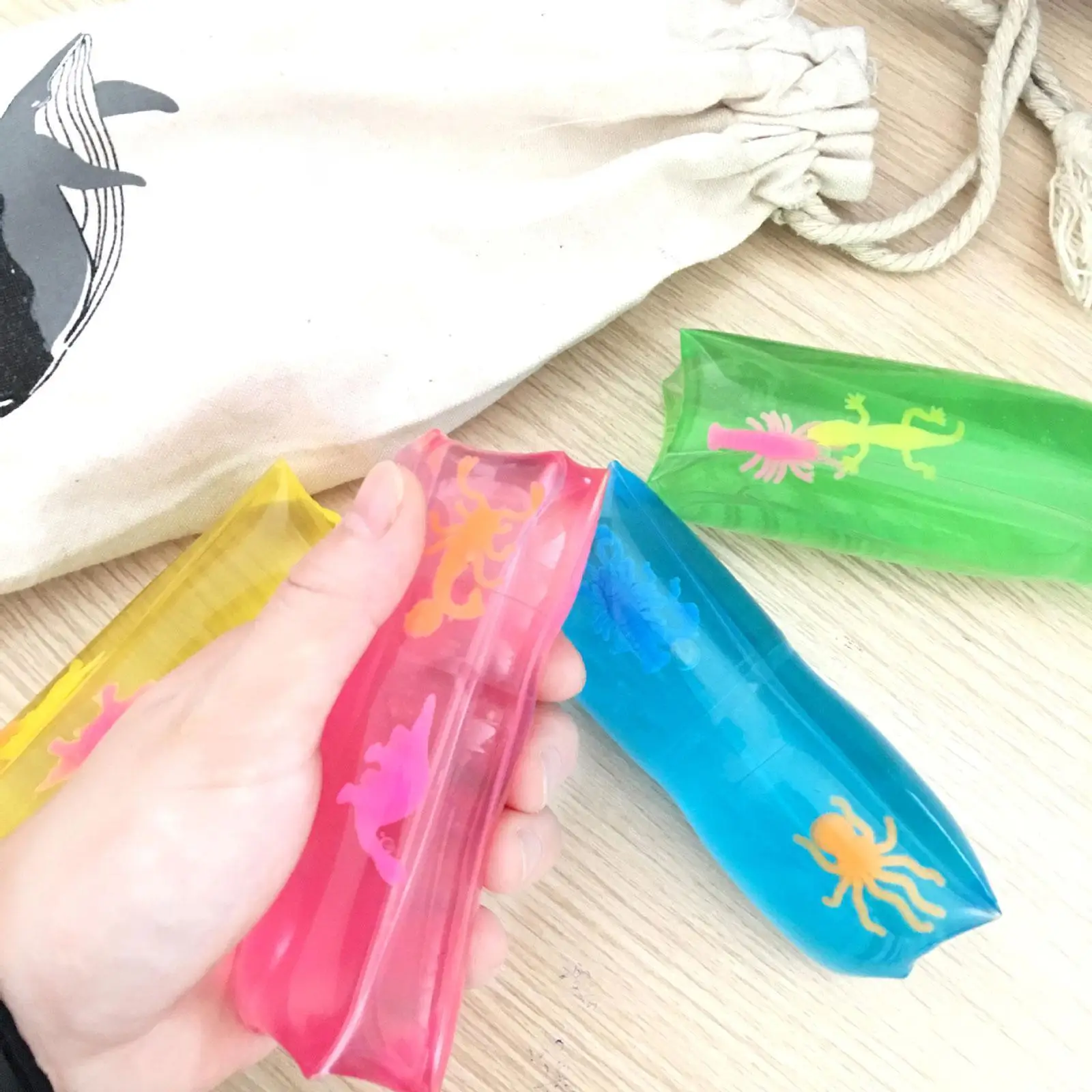 

Squishy Wiggler, Novelty Prizes Sensory Ball Birthday Gift, Random Color Filled with Toy for Children Girls Boys Adults Kids
