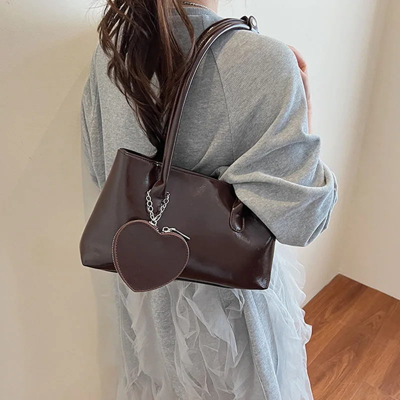 

Korean Retro Winter Women'S Shoulder Bag Large Capacity Tote Bag Pu Glossy Handbag Casual And Fashion Armpit Bag With Key Bag