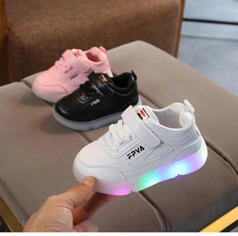 2024 Nieuwe Merken Klassieke Led Verlichte Baby Casual Schoenen Gloeien Baby Tennis Hoge Kwaliteit Meisjes Jongens Sneakers Schoenen Peuters