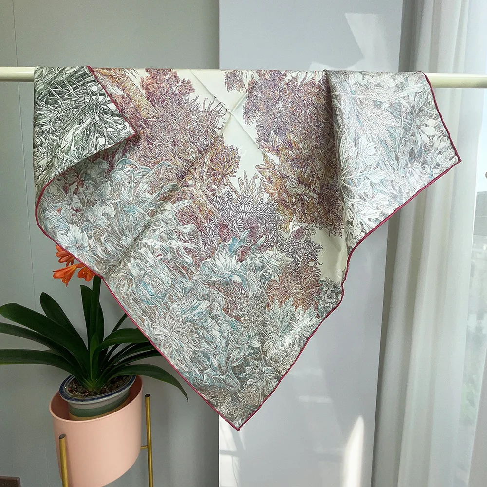 

Two Sided Print Silk Scarf 65CM Hand Rolled Bandanas Luxury Designers Shawls Clothing Hair Decoration Lover Christmas Gift