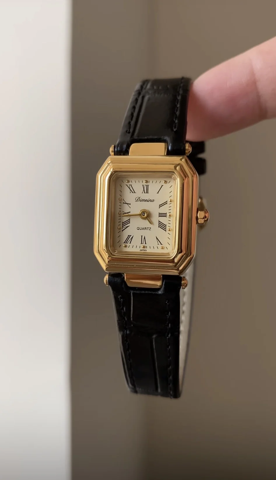 

Elegant Women'S WristwatchBlack And Gold Square Leather StrapClassic High-End Retro Fashionable And Sophisticated Ladies' Watch.