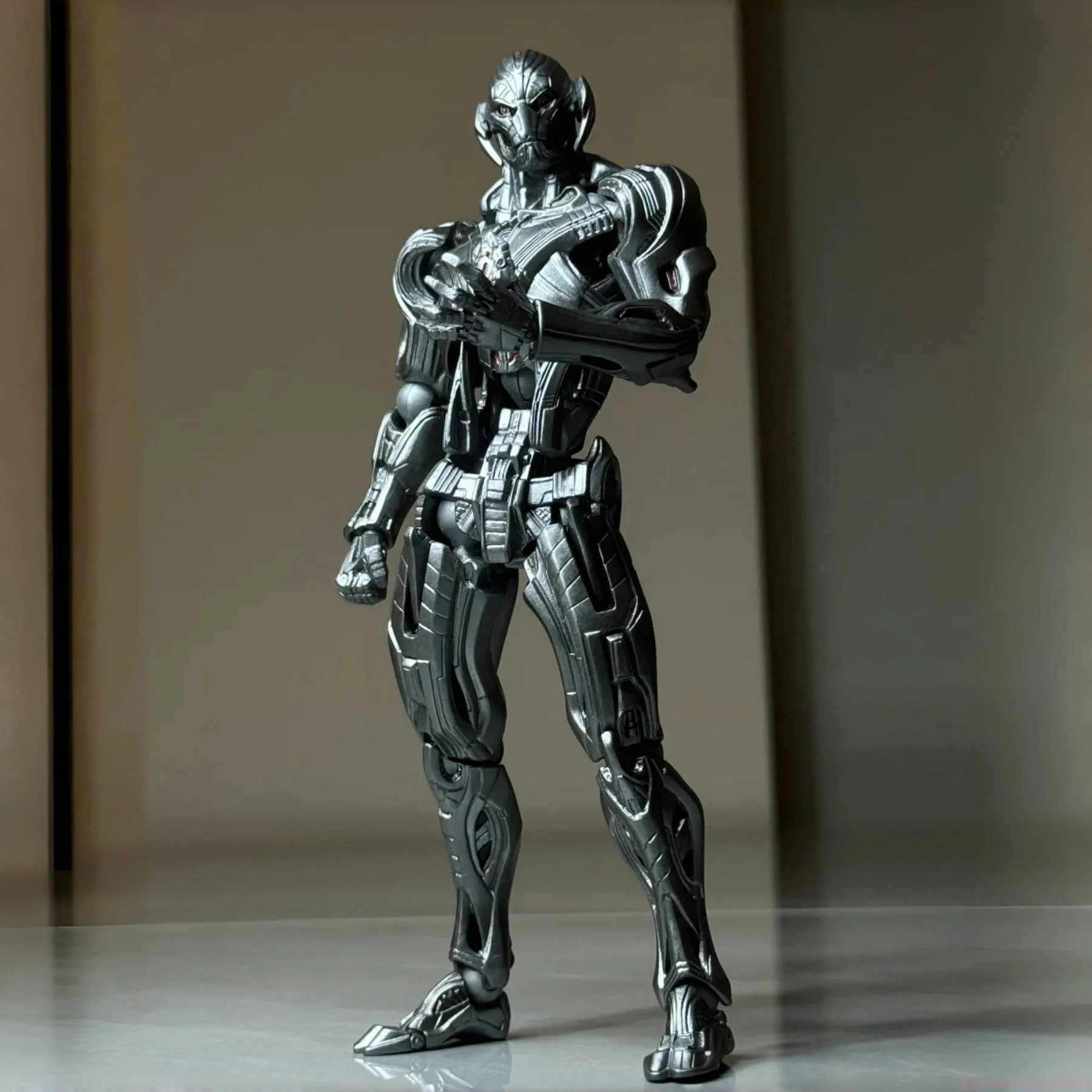 Nova chegada ac fábrica ultron kaiyodo incrível yamaguchi avenger anime figura de ação coletar modelos ko ornamento brinquedo de mesa presentes