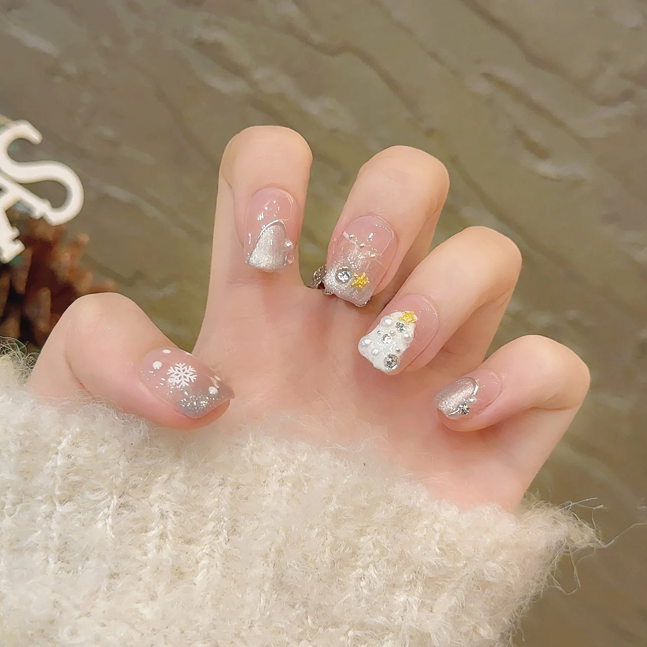 10Pcs Christmas Tree Press on Nails Full Cover Glitter Cat Eye Fake Nails Snowflake False Nails Wearable Short Square Nails