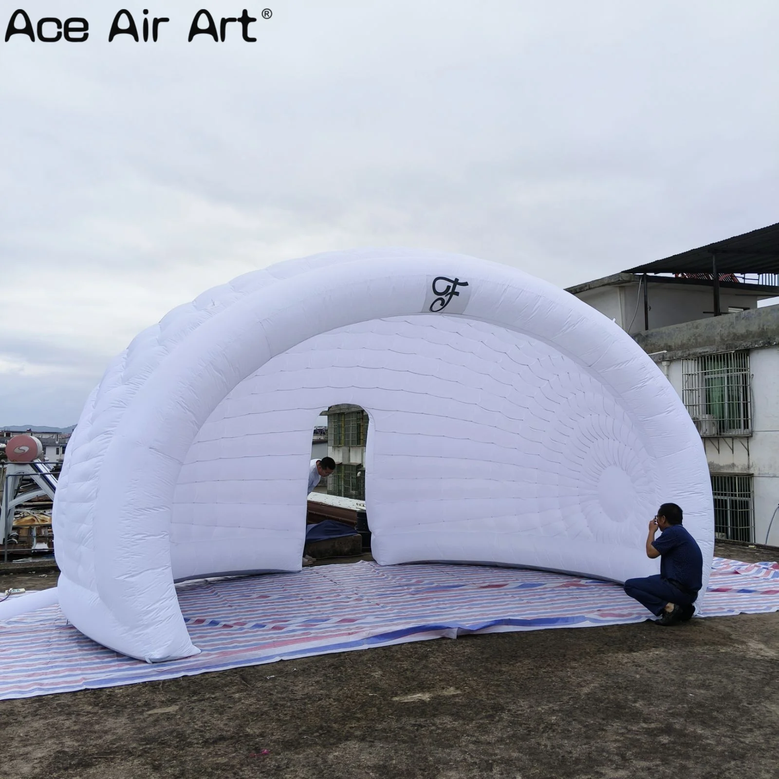 Cúpula inflável gigante da barraca ao ar livre, barraca inflável do casamento para festas e eventos, meia cúpula inflável brilhante da barraca da luna