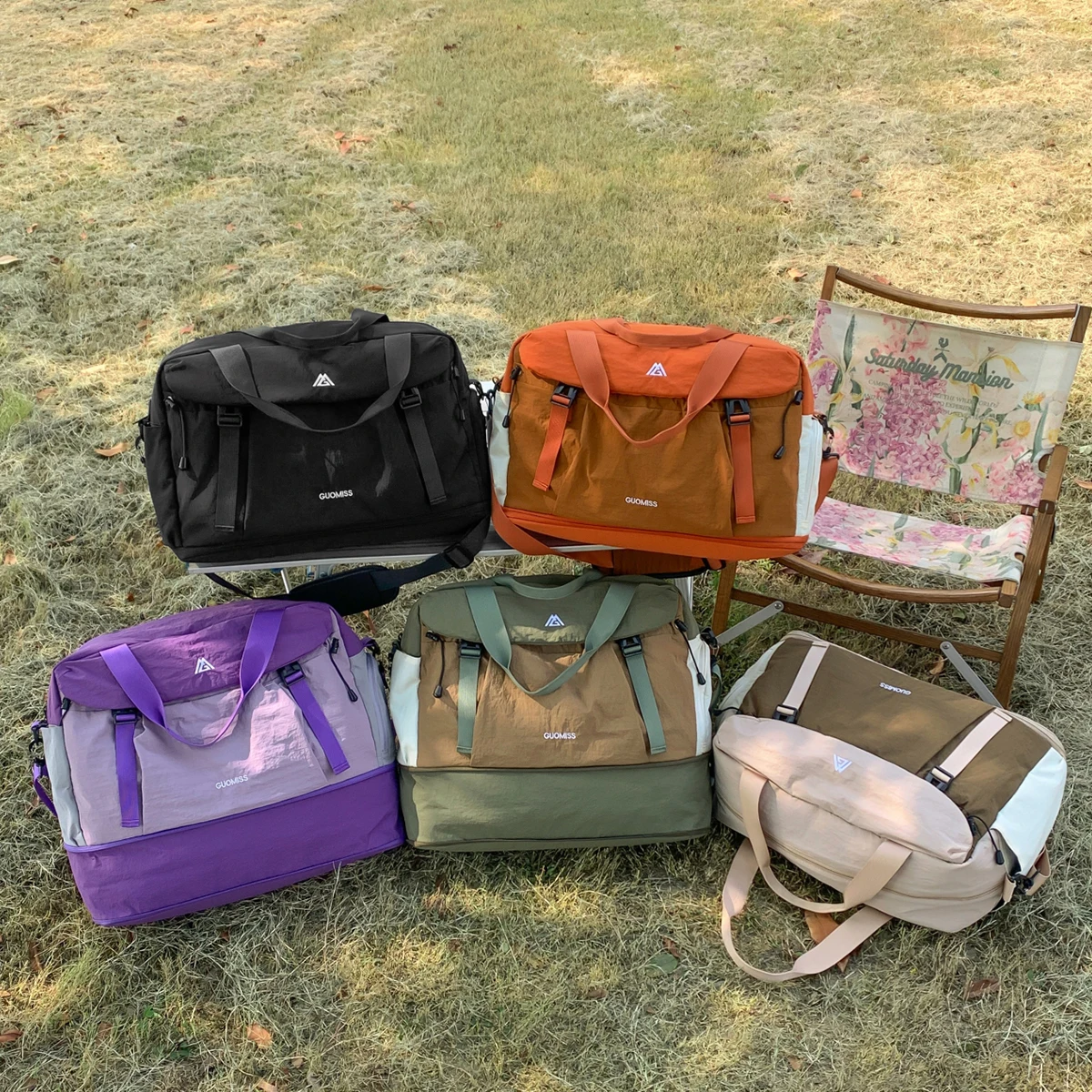 Portable Travel Bag for Men, Lightweight Luggage Bag for Short Trips, Large Capacity, Women's Dry and Wet Separation Bag, Portable, Fashionable, for Business Trips, Sports, and Mountaineering