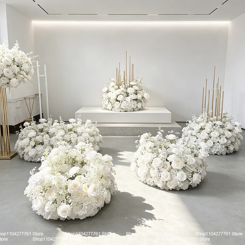 23-11.81IN Luxuriöser Kranz aus künstlichen weißen Babyblümchenrosen für Hochzeitstische, Blumenschmuck, Deko, Straßenarrangement, Party-Requisite – Detail 3