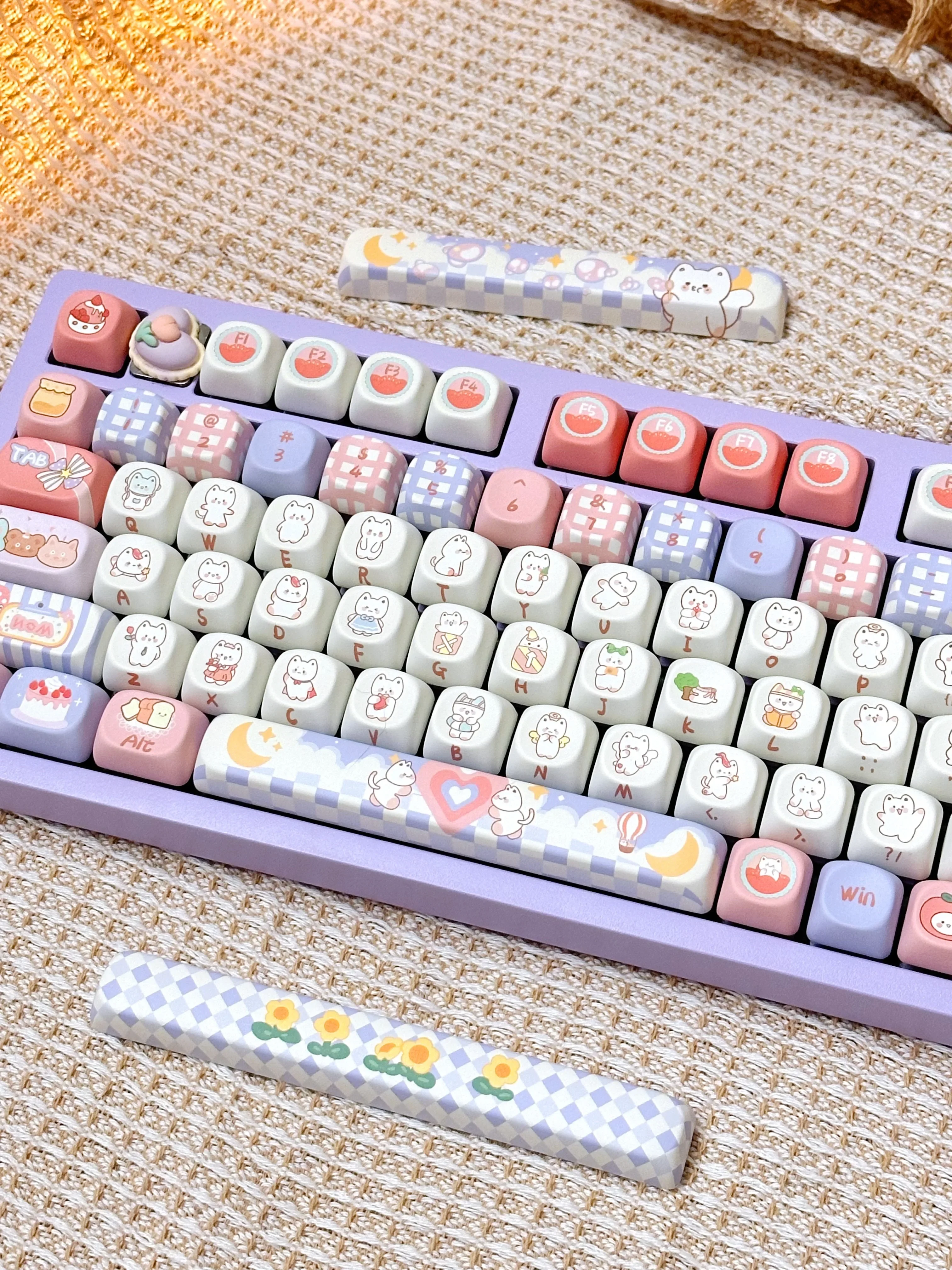 

Alice Keycaps Cute Rabbit Keycaps MOA 140 Keys PBT Customized Gift Sublimation Mechanical Keyboard Cap 2.25 U 2.75U 7U