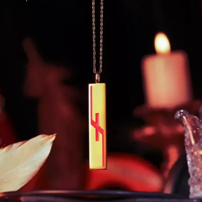 

Irregular Red Letter Pendant Necklace Around the Game Animation Simple and Exquisite Necklace Gift