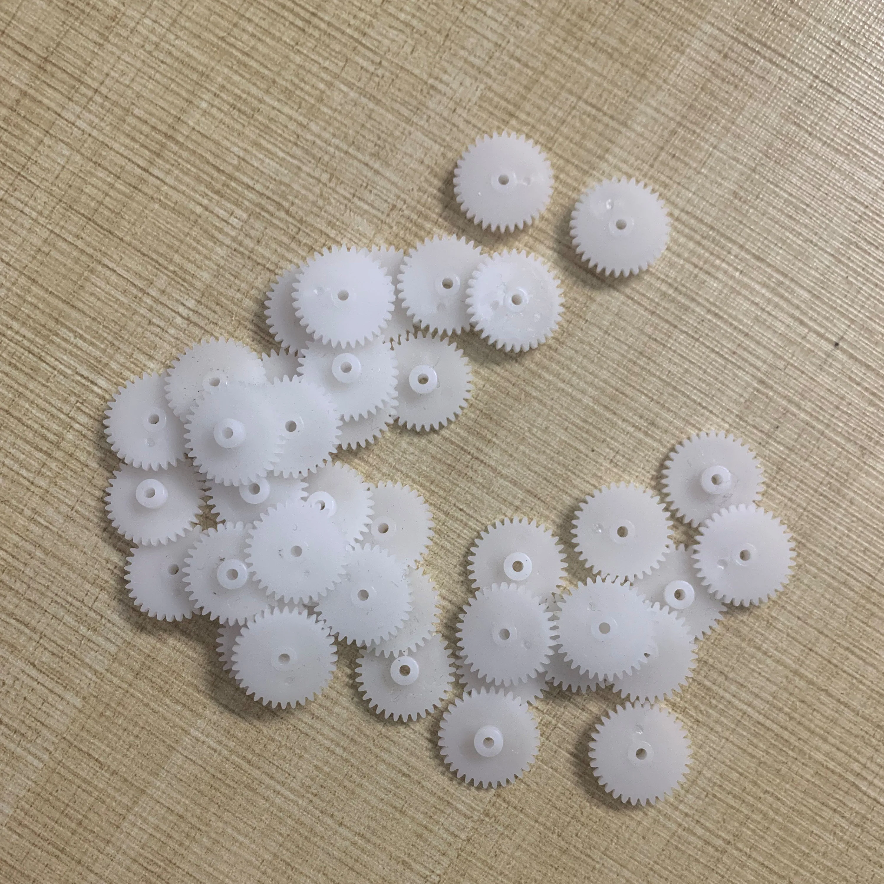 50Pcs/Lot POM 322A 0.5M 32 Teeth Plastic Spur Gear Bore Hole Aperture 2mm 1.95mm 2A Tight 17mm OD 4-5mm Thickness 0.5 Mod 32T2A