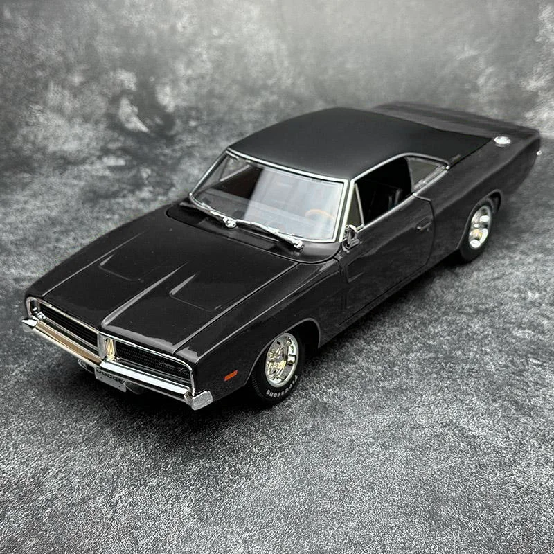 New Stock Maisto 1:18 Dodge Challenger Warhorse R/T 1969 Series Simulation Alloy Miniature Die-Casting Car Model Custom Toy Gift