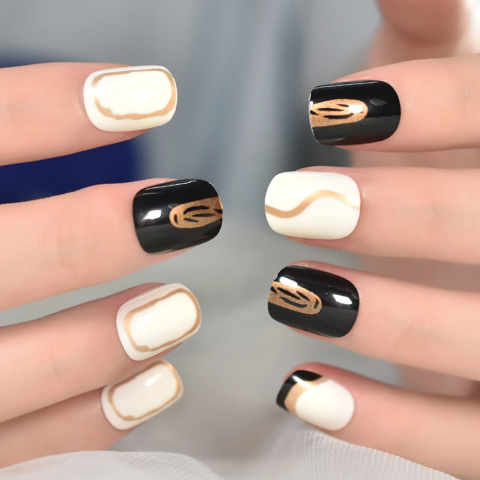 Vingernagels ontworpen glanzende nagels set druk op nagels kunst volledige dekking korte ronde vorm salon thuis manicure