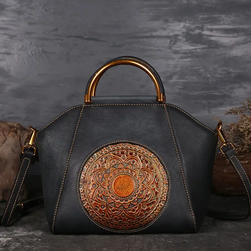 The first layer of cowhide retro bag women's 2026 new original handmade genuine leather women's bag messenger bag fashion