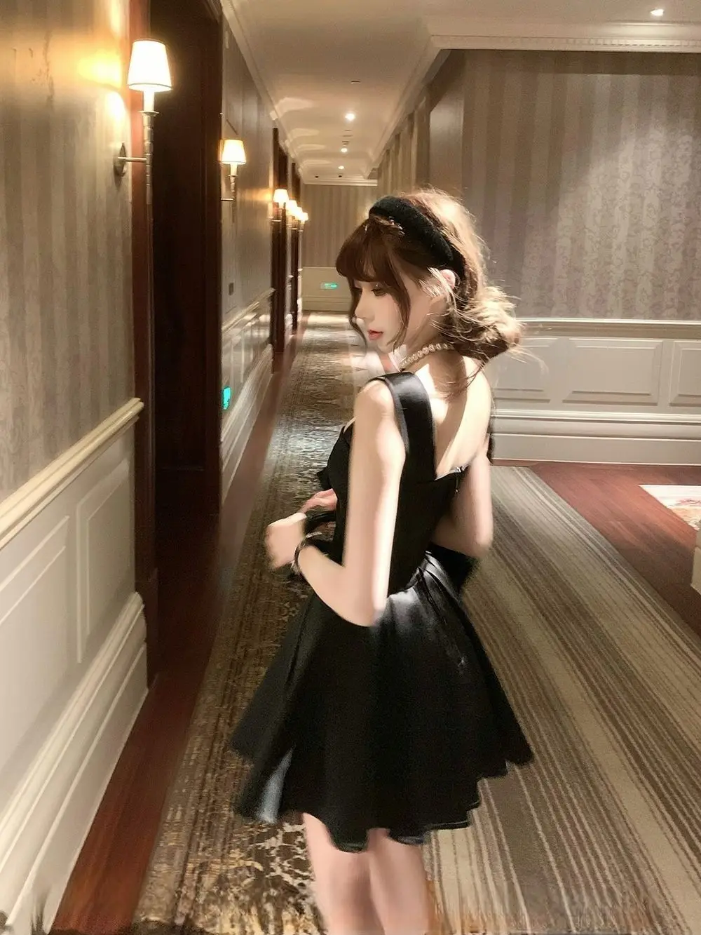 Abiti da festa di compleanno con bretelle eleganti francesi estivi Mini abito pieghettato senza maniche slim fit nero dolce a vita alta