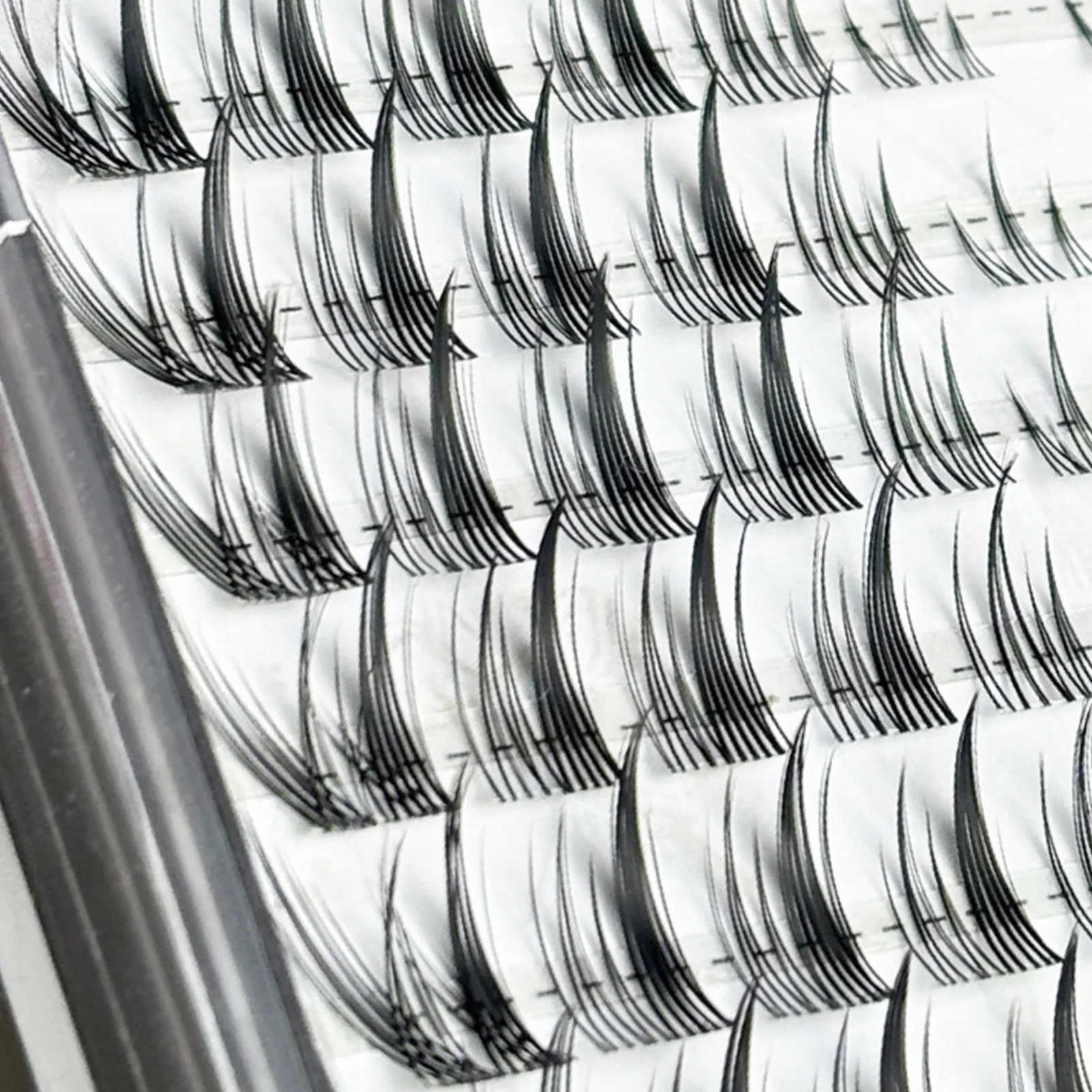 Ciglia finte naturali con design a fasce trasparenti per l'aspetto degli occhi di volpe Ciglia fai-da-te per salone di trucco quotidiano e a tema