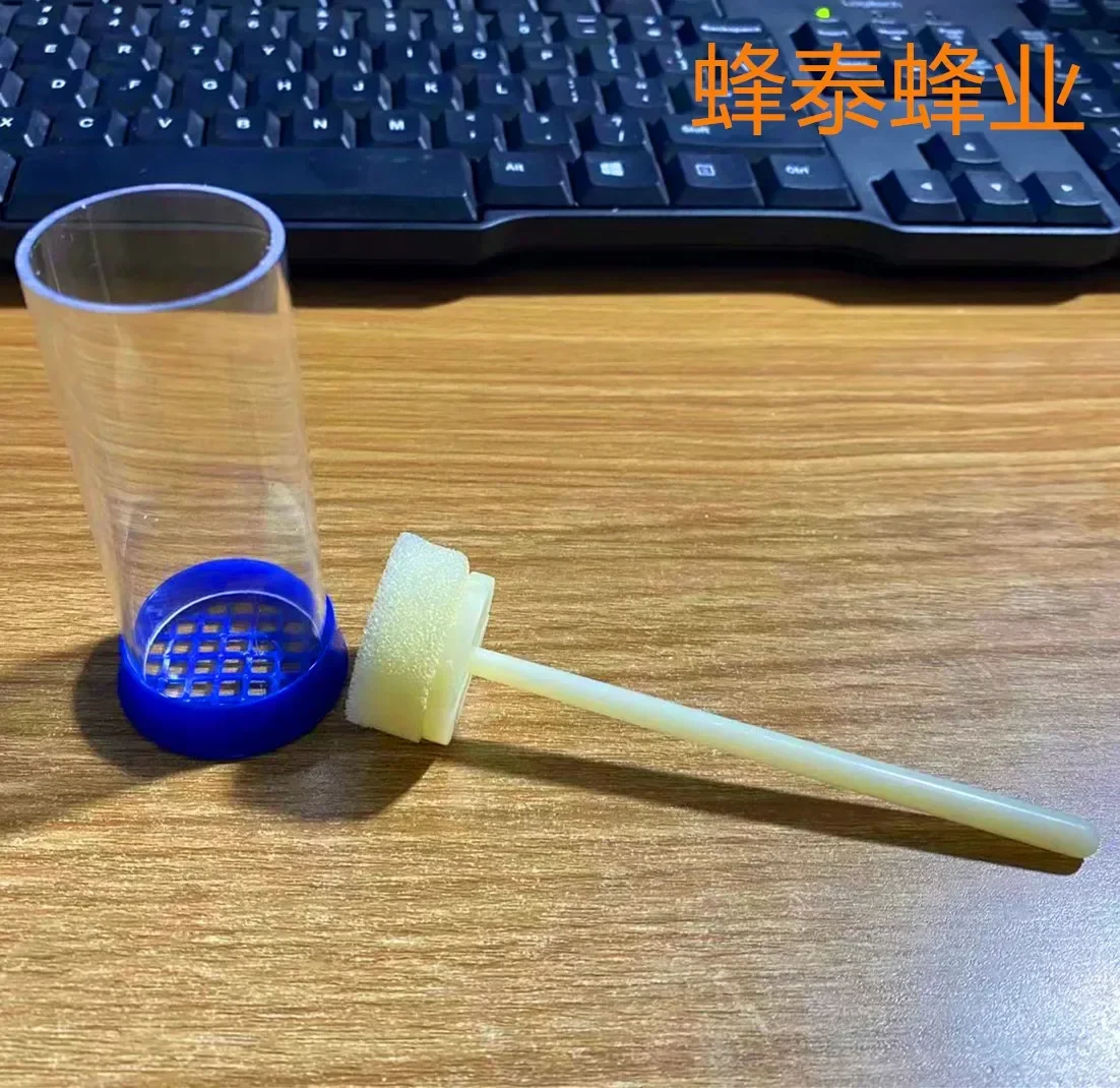 A 10 Pieces Of Blue Marker Bottles, Export Type, Plastic Queen Bee Marker Bottles, For Marking The Queen Bee. Sponge Is Soft And