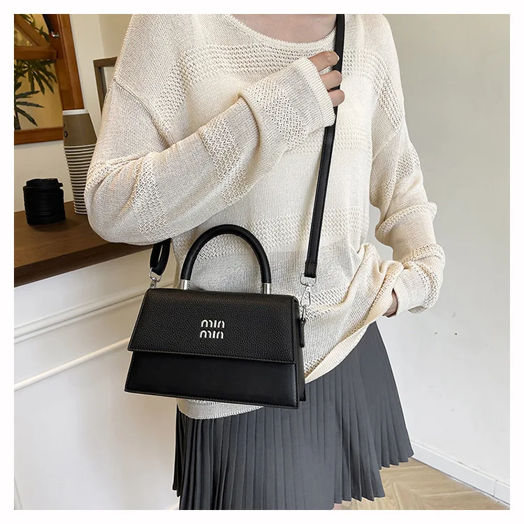 

2025 Trendy Womens Bag Versatile Season Shoulder Purse Live Popular Crossbody Tote Fashionable Light Luxury Handheld Bag