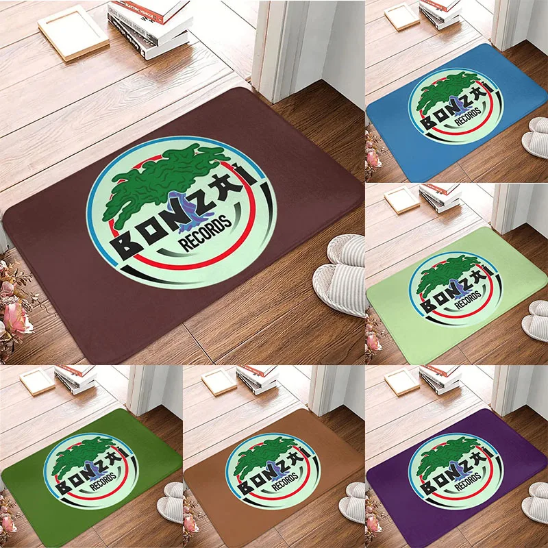 MINISO ديزني بونزاي سجلات سجادة باب غرفة المعيشة غرفة نوم حمام المطبخ مدخل سجادة أرضيات المنزل مسند القدم المضادة للانزلاق البساط ديكور