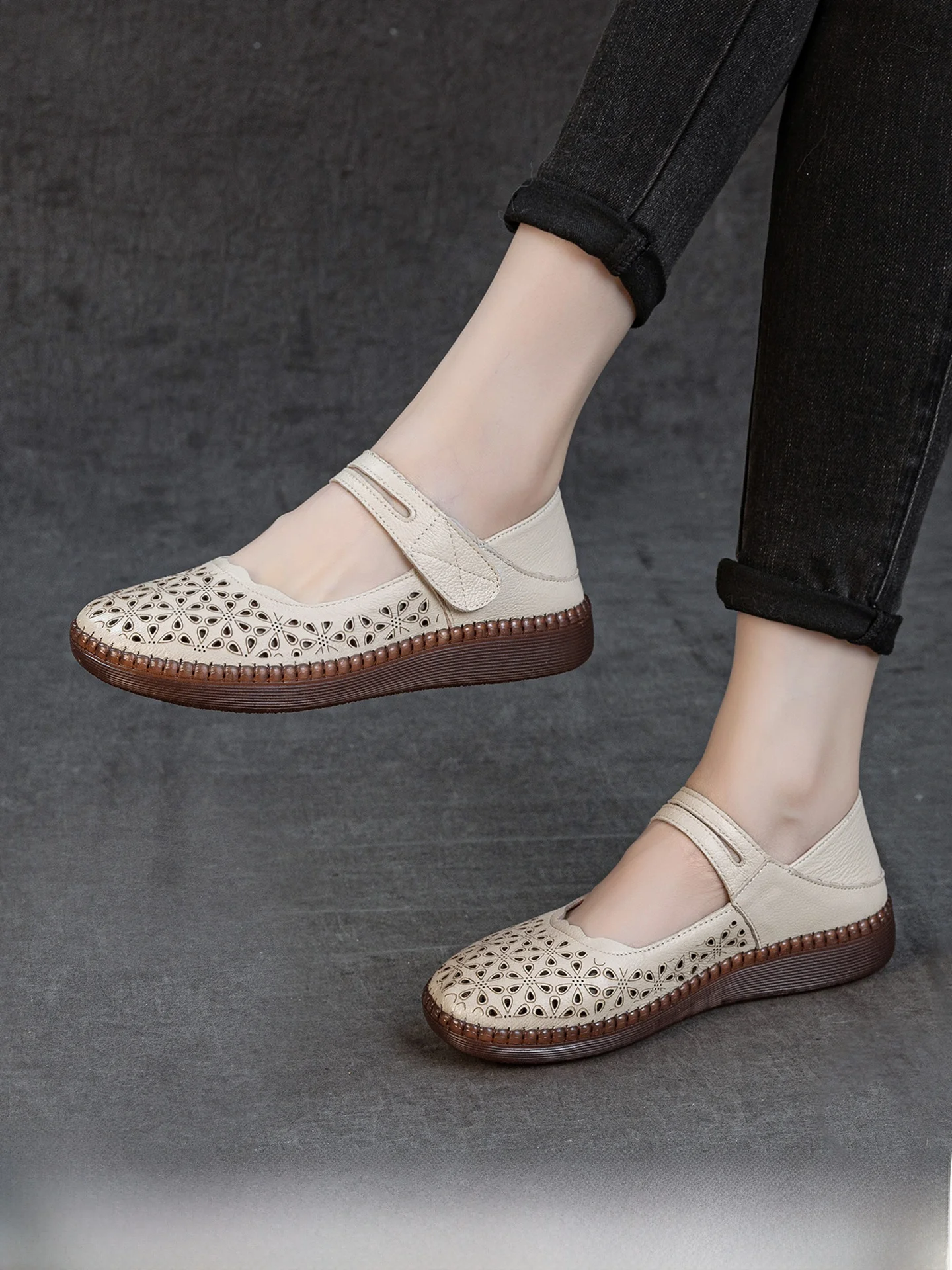 sandali-in-vera-pelle-traspiranti-antiscivolo-da-donna-scarpe-comode-con-fondo-morbido-e-design-scavato-ciabatte-da-casa-primavera-estate