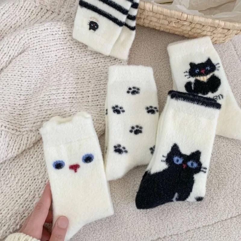 5 Pairs 2025 New Winter Embroidered Cat Design Cute Socks Set Fuzzy Thick Warm Women's Sleeping Socks Kawaii Thermal Socks Woman