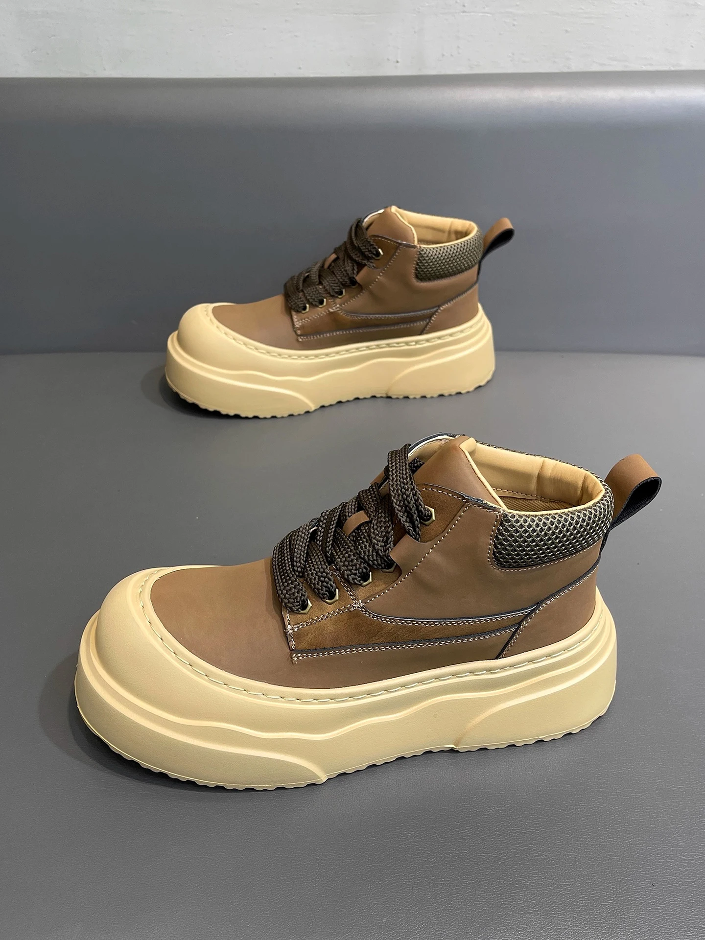 

Повседневные высокие мужские ботинки, зима 2024, новые нескользящие рабочие ботинки в американском стиле ретро, модные удобные универсальные ботинки для отдыха...