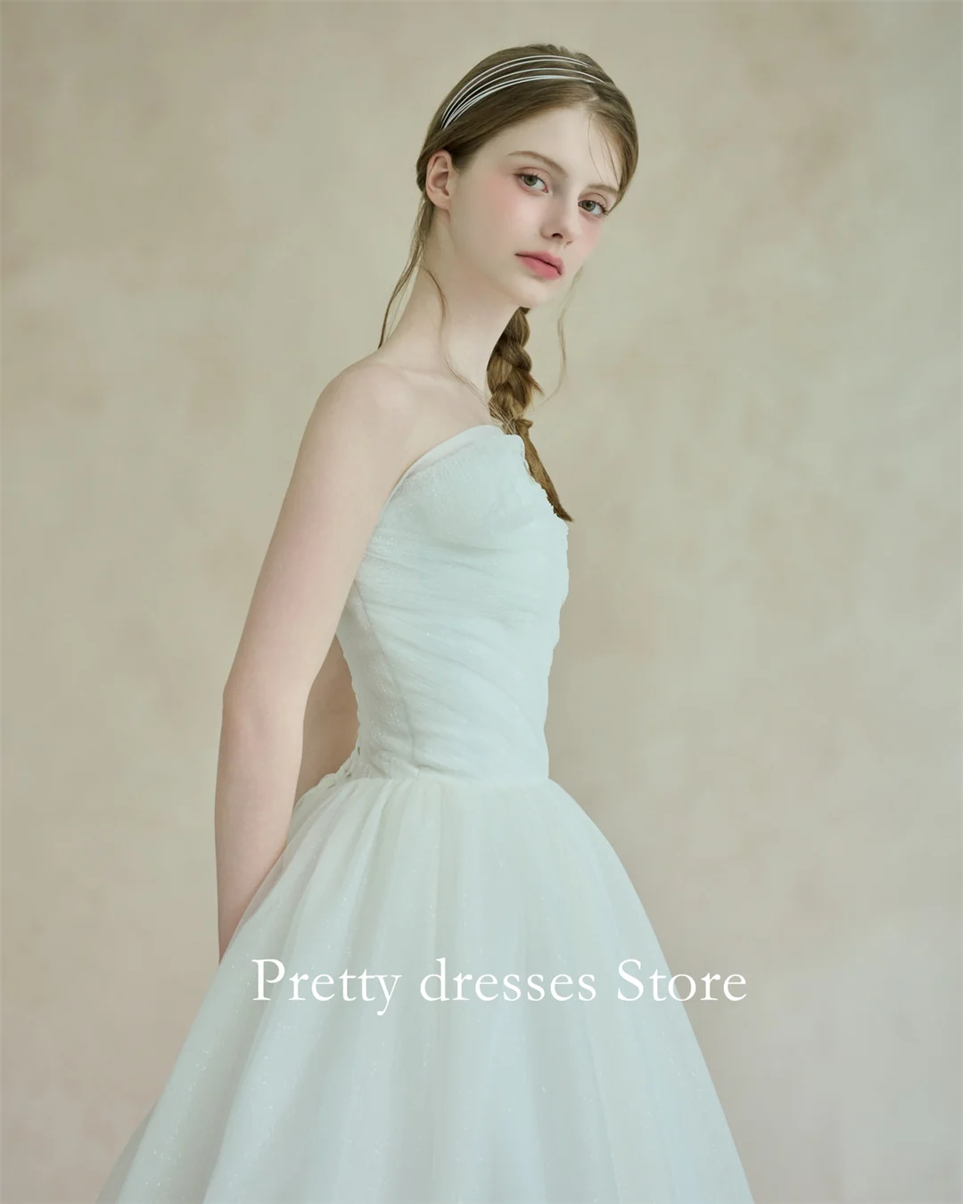 ชุดแต่งงานทรงเอไลน์ผ้าทูลล์สีไอวอรี่แบบไม่มีสายรัด ดีไซน์หรูหราสไตล์ปี 2025 สำหรับงานแต่งงานในสวน  ชุดเจ้าสาวแบบคอร์เซ็ทสำหรับงานปาร์ตี้