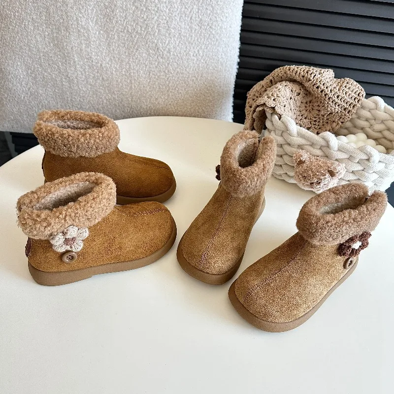 

Cute Girls Leather Boots with Sweet Flowers Kids Short Boots Suede Warm 2025 Winter Children Princess Boots Soft Sole Elegant