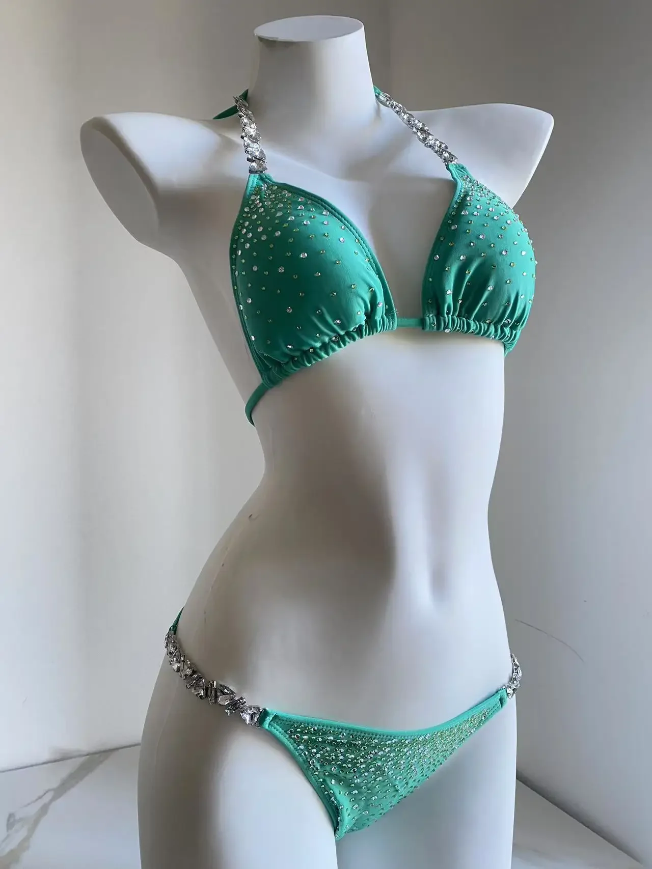 Bikini de lujo con diamantes brillantes para mujer, conjunto de dos piezas, traje de baño Sexy de Color sólido con cordones, traje de baño para playa para mujer, novedad de verano 2024