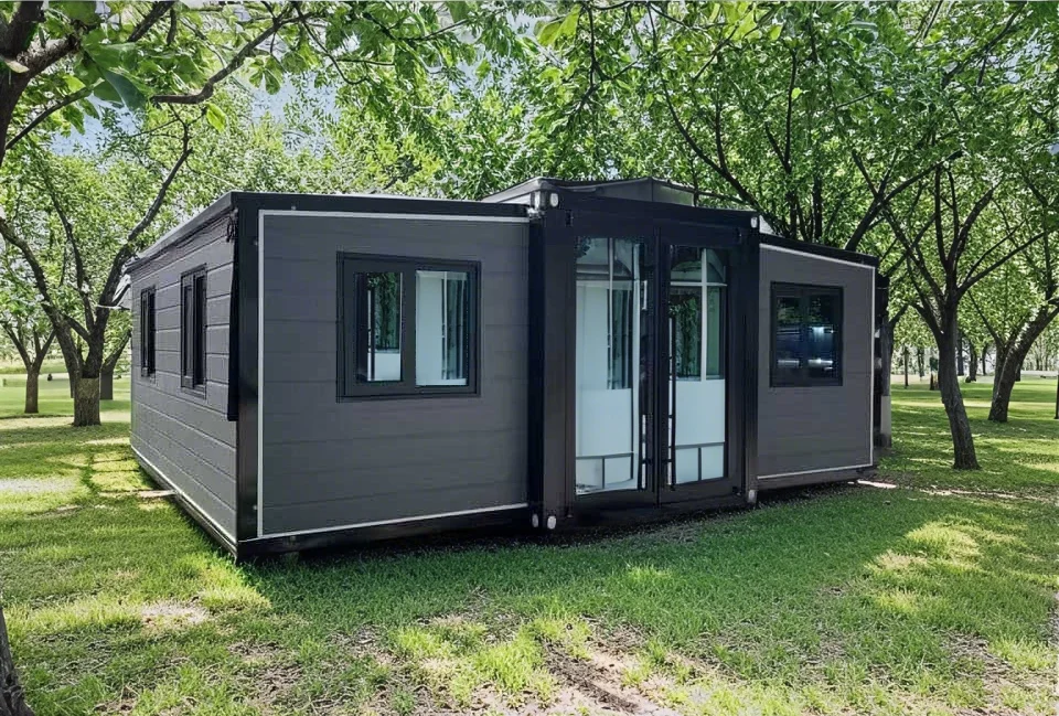 40-Foot Expandable Modular Container House Mobile Accommodates 2 3 4 Bedrooms Comfortable Living Experience