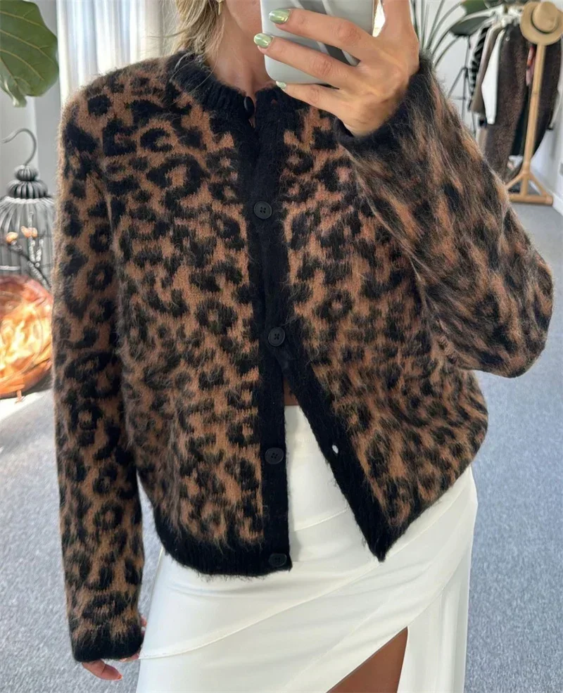 Autumn 2024 Women Long Sleeve Knitted Sweater Coat Leopard Single Breasted Loose Casual Knit Cardigan Crop Top Streetwear Ladies