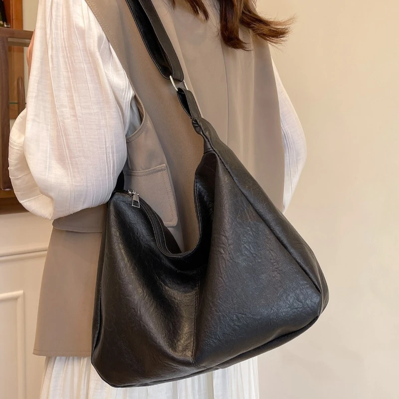 

PU Leather Commuter Fashion Vintage Casual Tote BagStylish Crossbody Bags for Women Texture Large Capacity Temperament